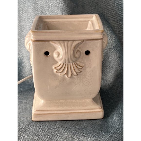 Retired Scentsy Warmers Full Size Windsor EUC - Picture 1 of 4